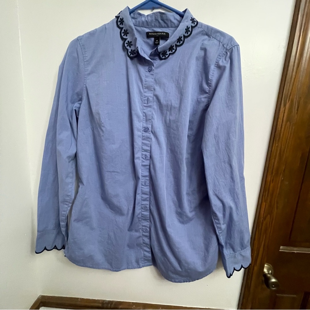 Banana Republic Factory embroidered blouse EUC 14